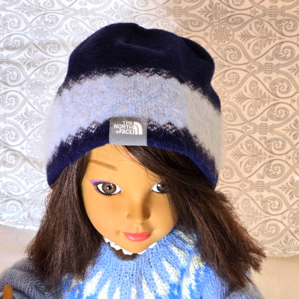 The North Face,  Woman's Fleece lined , 100% wool winter Beanie, 2 tons of blue
